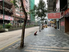 朝7時30分頃のネイザンロード
夜とは全く違う顔ですね～！ホテルに戻ってコーヒーを飲んでからマカオに向かいます！