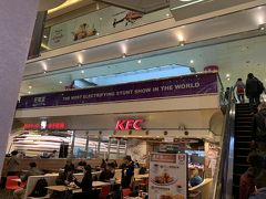 フェリーターミナル（港澳碼頭）に直結している「信德中心」を目指します。