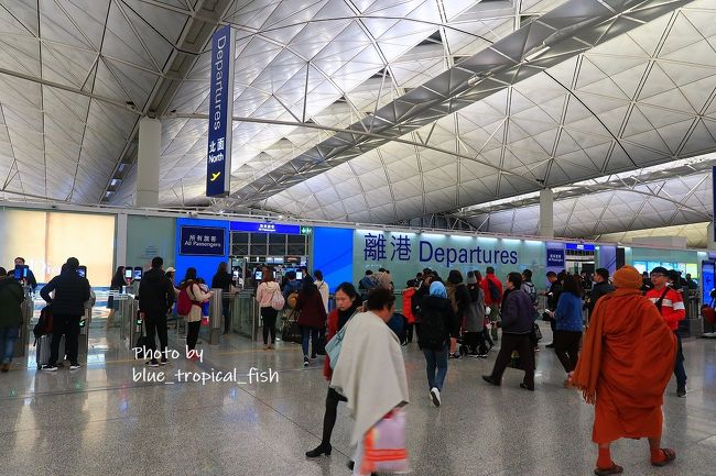 手荷物検査とイミグレへ。