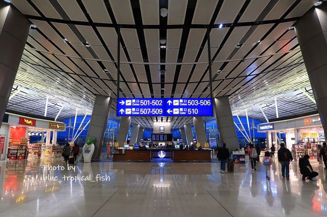 ゲートのある建物に着きました。