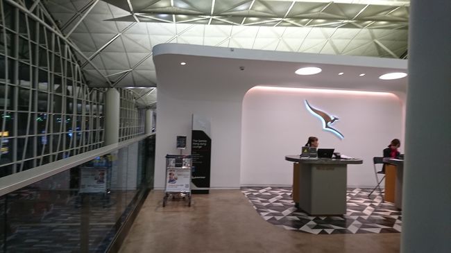 まずはカンタスラウンジです。JALはここを指定ラウンジにしています。出国審査後の7階にあります。