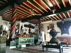 チュニジアの昔ながらのカフェだそうです。
この赤と緑の色使い、後日ハマムの入口や他の所でも拝見したので、
何か伝統的な配色なのでしょうか？