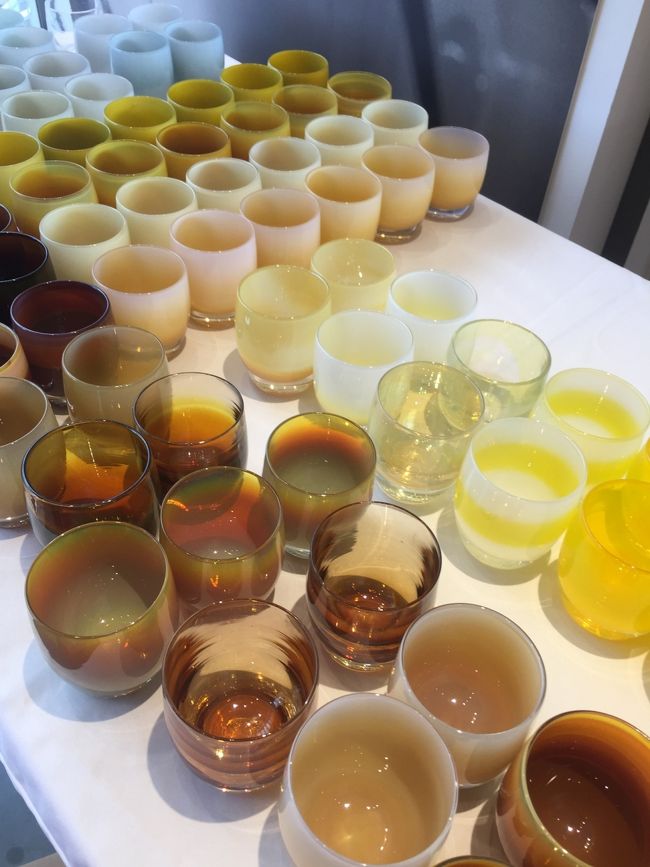 グラッシーベイべ！<br />おみやげに最適でする、、５０ドルからで　少々　お高めですが　キャンドルをいれ火を灯すと　良さが更にわかる、、