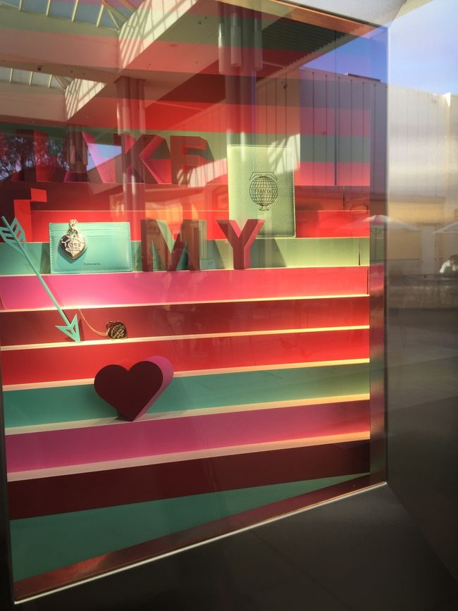 ティファニー！　攻めてます、、残念ながら　このモールには　ティファニー　レストランの　スペースはないかもね、、