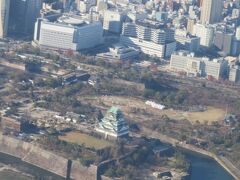 明日は大阪城に行く予定。

この後、着陸体勢に入ってビッシリの住宅街のスレスレ真上(私にはそう見えた!)を飛び続け伊丹空港に着きました！
今更なんですが、住民の方々はこんなに真上で何かあったら怖いよね？?;
