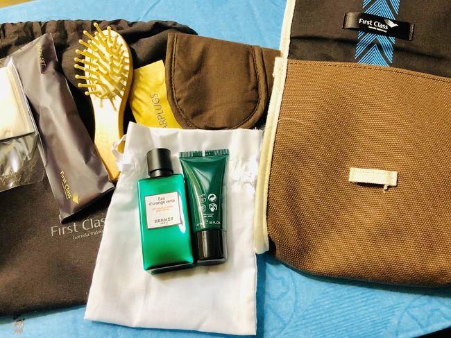 先ほどの袋を帰宅してから開けてみました。<br /><br />エルメス。<br />ブラシがメチャクチャ気持ち良いと相方さま喜んでおります♪<br />たしかに気持ちいいです^ ^