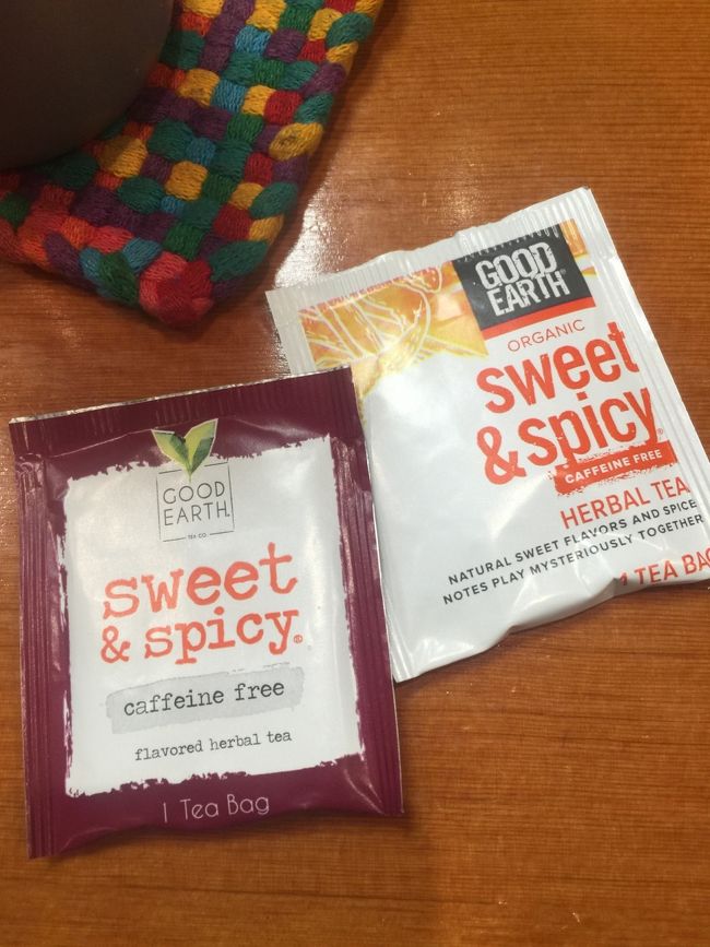 グッドアースってレストランが昔あって　そこで　このティーが出ていた、、オレンジ、シナモン　スパイスティー、、で　最近売ってるのは　それにルイボスが入ってた、、そのころから　ルイボスが使われていたとは思えない、、お店は　つぶれちゃって、、グッドアースレストランだった処は　ウォるバーガーって　ハリウッドの俳優が　いっちょかみしているｗｗ　チェーン　ハンバーガー屋さんになっているｗ　ユニヴァーシティ・アヴェニューには　そのほかにも　たくさん　ハンバーガー屋がある、、ウマミもあるし　スライダーもあるし、、、ハンバーガーが　じつはブームなんじゃないかと思うほど、、　最近では　すたんふぉーどに　しぇいくしゃっくがオープンして並んでる、、タウン＆カントリィには　ナパのゴッツ　ロードサイドがある、　カリフォルニアには　カウンターバーガーがあるし、でも　たまに食べたいとしたら　インエンドアウトだろうかのう、、それに　ファイヴガイズって言う　ピーナッツ食べ放題のお店もある、、