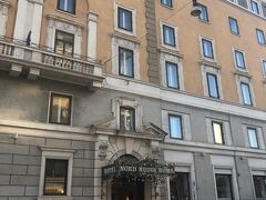 今日から2泊お世話になるのは、Hotel Nord Nuova Romaです。テルミニ駅からは徒歩約5分です。

実はこのホテル、治安の悪い地区マップを見ているとその範囲に入っていました。ホテル予約を入れた後に知ったので、キャンセルするかどうするか悩みましたが、そのマップの中でも1番端っこの方だったので、気をつけていれば大丈夫かな？と娘と話し、そのまま泊まる事にしました。