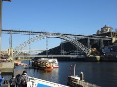 ドン・ルイス１世橋
橋の上をトラムが走ります。
橋は上も下も歩いて通行可能。