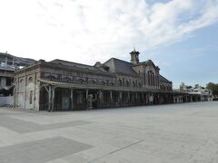 まずは観光の起点となる台中駅から出発。こちらは前日夜にも訪れた旧台中駅舎です。東京駅舎を手掛けた辰野金吾の流れを汲む辰野式の赤レンガの駅舎で、1917年に建築されました。
中は入れなかったですが、今後リノベーションして活用されるでしょうか。