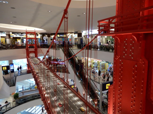 ゴールデンブリッジ。赤いが、、 