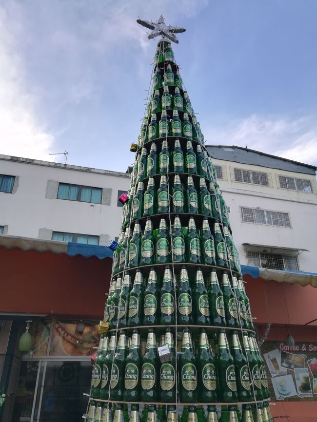 クリスマスツリー。タイビールChang.