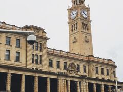 通りを渡ったバス停からみたセントラル駅の建物は雰囲気がありました