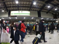 16時32分。定刻に東京到着。

東北、上越、北陸各新幹線はまだ帰省客がけっこう居ます。

東海道新幹線のりばへ移動します。