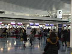 2018年12月。
今回の出国は羽田から。
さすが年末、空港内はなかなかの混雑振りです。