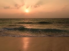 長間浜へ移動してサンセットを待ちます。
強風で波が高く、砂浜にいると風に舞った砂がバチバチ当たってきますが、
白い砂浜と夕日が美しくて日が暮れるまで30分ぐらい滞在しました。