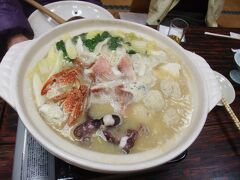 　魚拓荘鈴木屋はお魚料理で売りの宿とお聞きしていたが、ご覧の通りで、カニやタコも入ったこの鍋、とてもおいしかった。