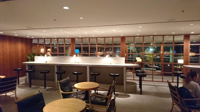 チェアーもいろいろなタイプが用意されているので、気分や雰囲気によって選ぶことができます。