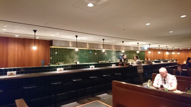 ヌードルバーの緑のタイルはバンコクのラウンジでも見かけました。統一しているんですかね？