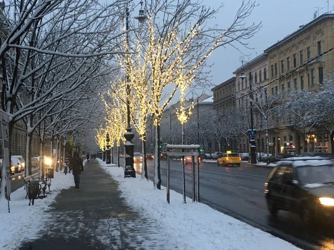 アンドラーシ通り美しいあまり世界遺産に登録されています。