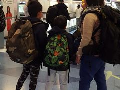1月11日金曜日
学校や仕事を終えて、やって来ました！
羽田空港国際線ターミナル
今年もエアアジアです。