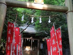 朝食の後、神社の開店時間？を待って、神社にも行ってきました。