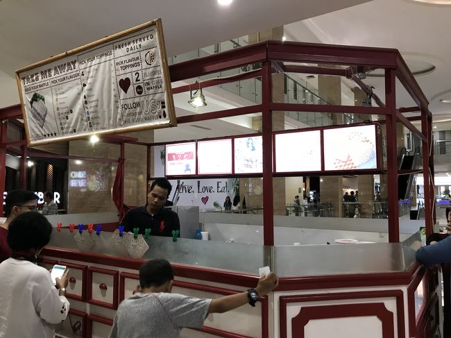 小腹が空いたので、お菓子を買ったり、