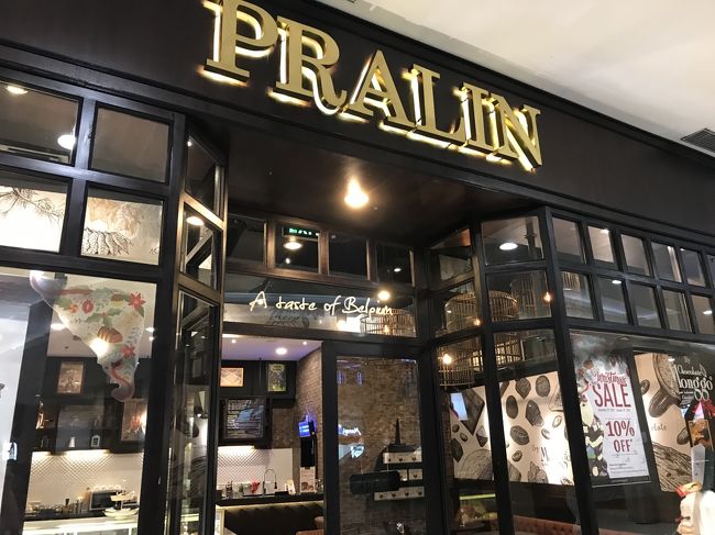 土産を買ったりしました。<br />店員さんに尋ねたところ、この店のチョコは、すべてメイドインインドネシアだそうです。