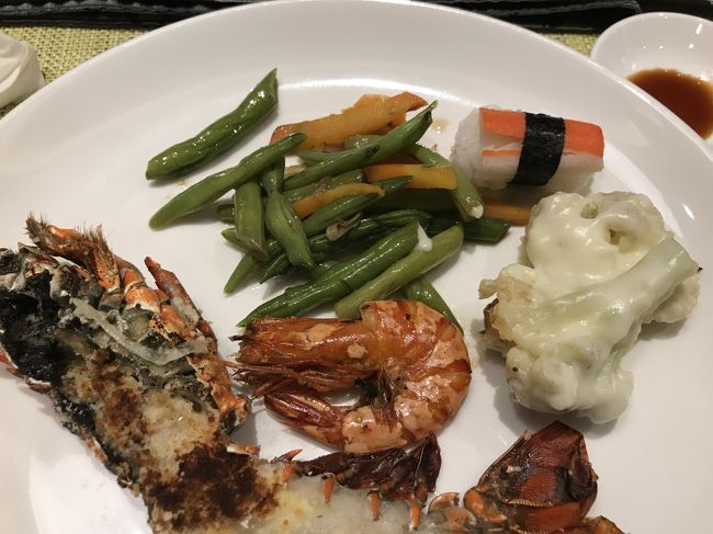 ブッフェは、エビ、カニ、サーモン、牛肉、羊肉・・・と、種類が多く、とても全種類は食べきれませんでした。<br />これで、サービス料を入れても2,000円程度なので、お得です。<br />