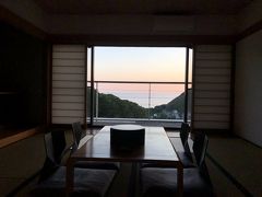 1日目は、足摺岬にある、足摺テルメに宿泊。地平線を目の前にした和室のお部屋です。