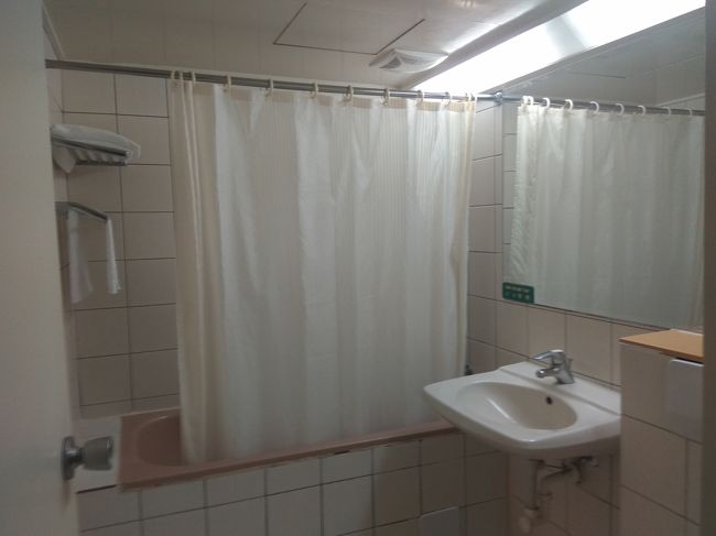 バスルームは…。<br />値段を考えたら合格範囲内