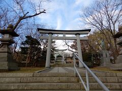 駐車場のすぐ隣が室蘭八幡宮です。