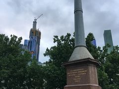 Eight Hour Day Monument

1856年にメルボルンで始まった労働者の権利を訴える運動、1日8時間の労働を主張する運動を記念したもの