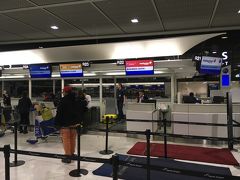 花の金曜日、仕事終了後、東京シャトルで成田空港第2ターミナルへ
マレーシア航空のチェックインをしたら