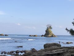 雨晴海岸　女岩

女岩越しに立山連峰が見えるのだが…