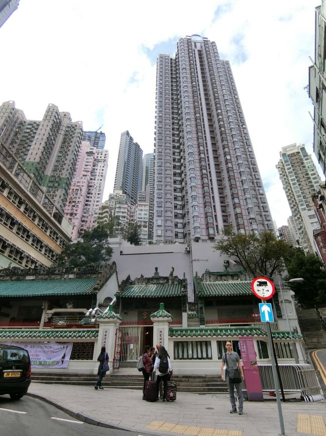 ホテルから割と近くに文武廟を発見。<br />すぐ近くにはキャットストリートもありました。