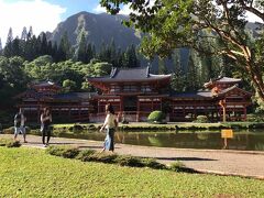 09:28
ハワイの平等院です。
明治維新の年に渡航した第一次日本人移民の百周年記念として、1968年に建てられた宇治の平等院のレプリカです。

10円硬貨にも描かれていますね。
ここへ行く方は10円硬貨を持参して外人観光客にプレゼントすると友好の輪が広がること間違いなかたい！(^^♪