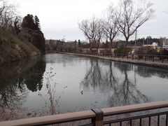 仙台城跡を出て、麓の五色沼までやって来ました。
フィギュアスケートの発祥地と言われます。
昔は仙台市の気温が低く、人が乗るのに十分な厚さの氷が張っていたそうです。
