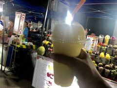 【夜の旧市街】

ないとマーケットのジューススタンドにて
たまにはフレッシュフルーツでビタミン補給