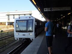終点で下車し、地下鉄クーバーニャ・キシュペシュト駅でM3に乗り換え。M3のデアーク広場駅の１駅前で下車した。