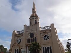 帰り道に教会がありました。
聖ヨセフ教会／St. Joseph's Catholic Church
聖ヨセフ教会は、スペイン統治時代に建てられたカトリック教会。グアム南部のイナラハン村にある1680年に建てられた村のシンボル的な建造物。
