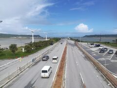 ちょっと遠いけど海中道路を通り…