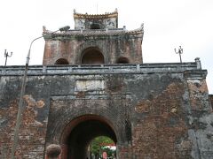 1993年、ベトナム初の世界遺産に登録された、古都「フエ」。
まずは、阮朝王宮へ。