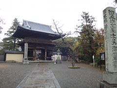 翌朝　友人に進められた 刀田山鶴林寺へ
飛鳥時代　聖徳太子の草創とも伝えられているまさに古刹
仁王門は三間一戸の楼門形式　入母屋造
