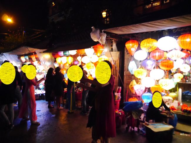 川の向こう岸、アンホイ島に。<br />ガイドブックなどによく使われているランタン屋さんが並んでいる場所！<br />