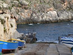 マルタ島南部にあるブルーグロット。
ここから、小舟にのって、青の洞窟にでかけます。