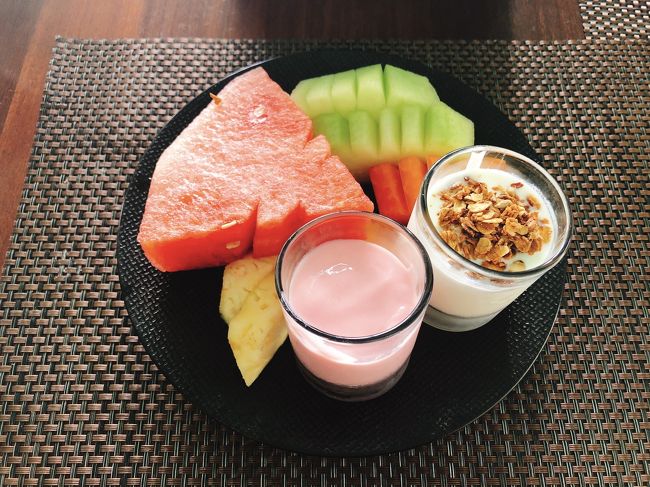 毎日朝食にはフルーツとヨーグルトがついています。