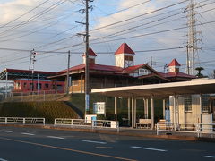 昨日も利用した、鹿屋市役所前のバス停
（鉄道記念館もありますね）