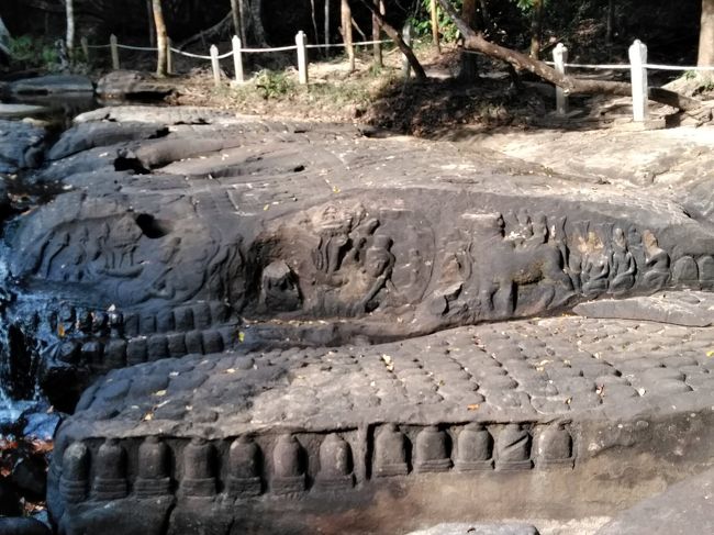 クバールスピアン。年末にガイド付プライベートツアーを日本から申込しました。年末で渋滞の上にガイド遅刻とガイドのトイレ待ち（大のようでした）で時間は押せ押せ。我が家は登山一家ですが、この山をほぼ駆け上がりました（笑）