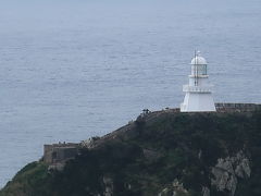 佐多岬の灯台
ここは陸続きでは無いため
昔はロープウェイで灯台へ向かったとか。。
イギリス人三人、日本人三人で
灯台守りをされていたそうです。
現在は遠隔操作出来るので無人だとか。。